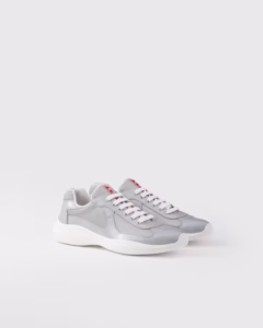 Grijs