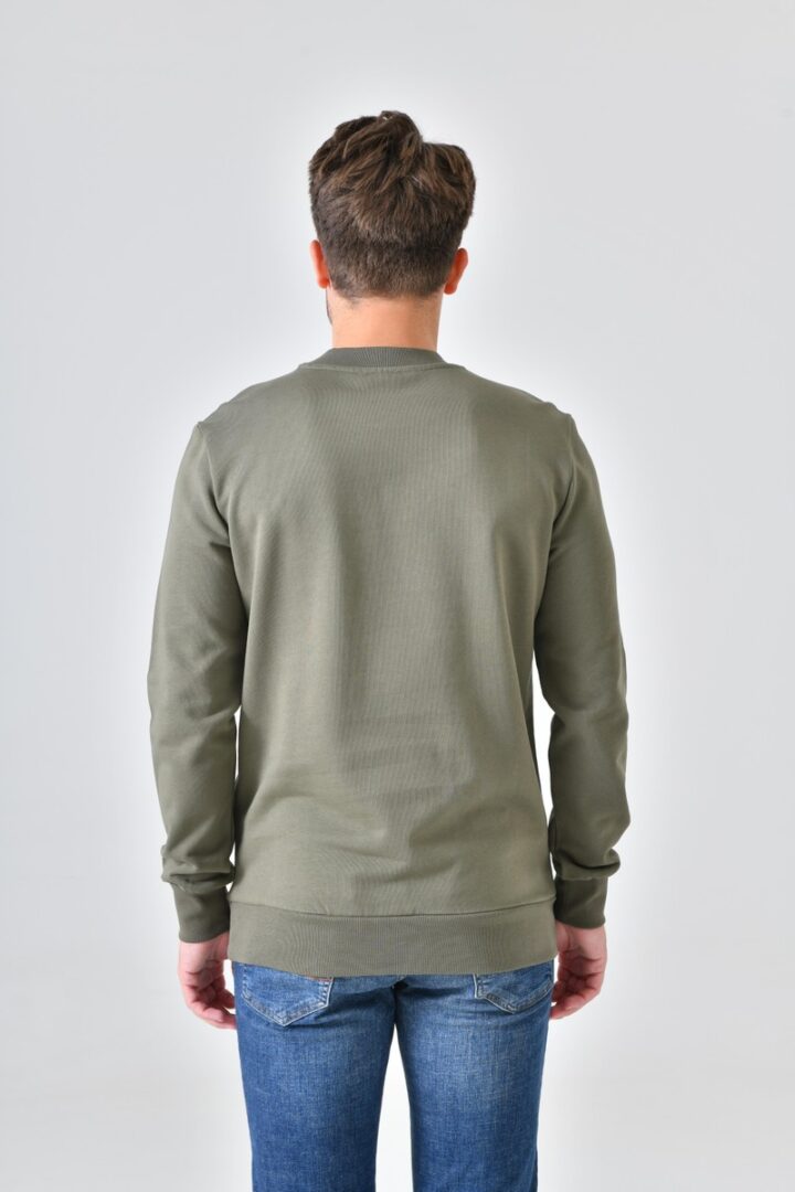 variant5-moncler-logo-sweater-4-1697113158690