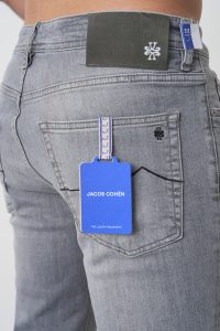 Grijs