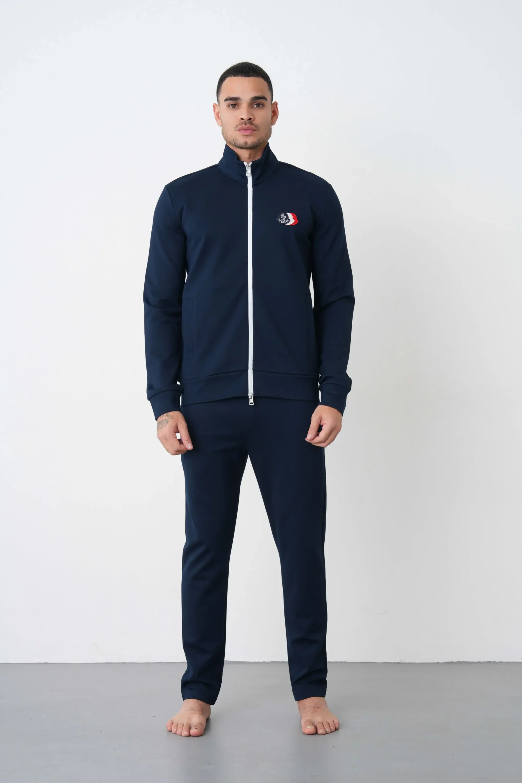 studio202606-7542 Moncler 'Triple Logo Patch' Trainingspak - Afbeelding 1